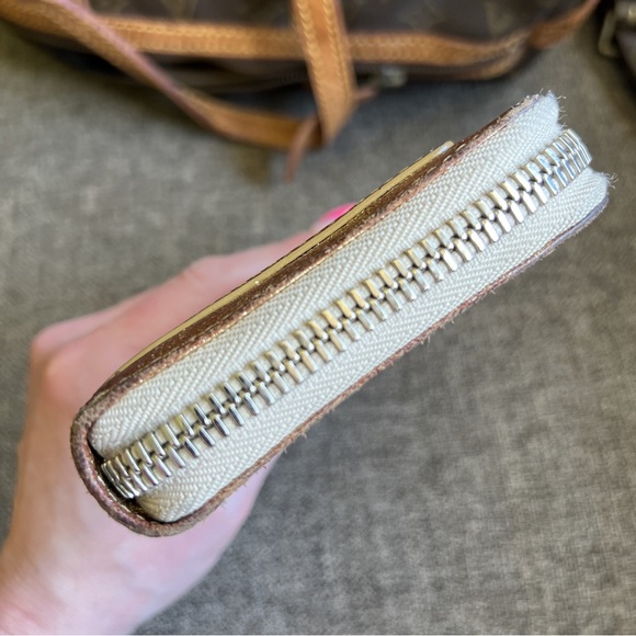 EUC CHLOE ZIP AROUND LONG WALLET💋 - Picture 8 of 13